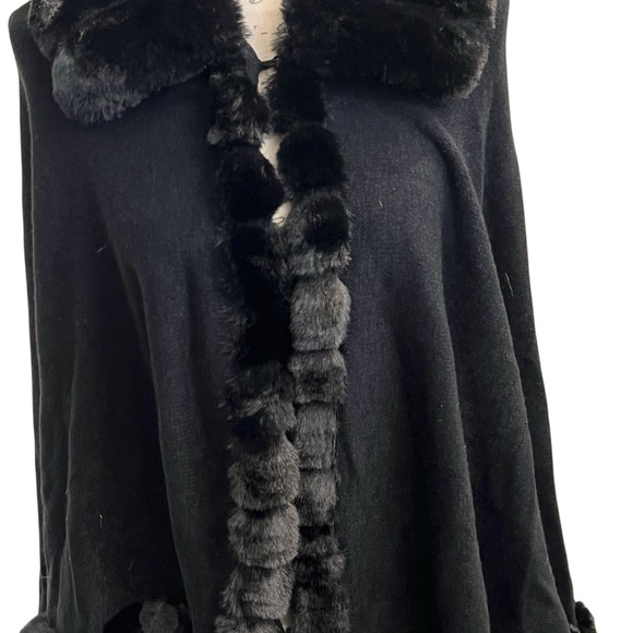 NEW‎ Le Moda Faux Fur Trim Cape Shawl Wrap Poncho Elegant Black SM MED LG Soft! - Picture 4 of 15